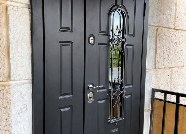 Изготовление нестандартных металлических дверей на заказ
